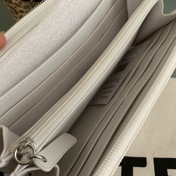 ❌SOLD❌ Lacoste Women’s Handbag and Zip Wallet Set - Picture 7 of 8